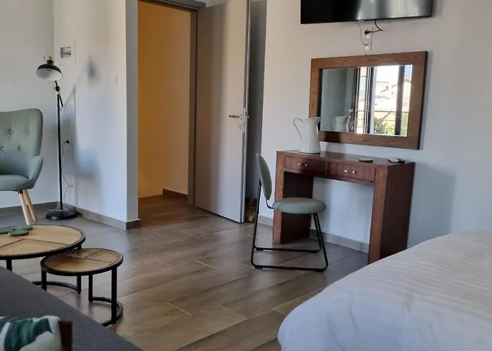 Averof Downtown Luxury Apartment