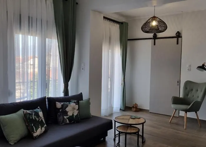 Averof Downtown Luxury Apartment